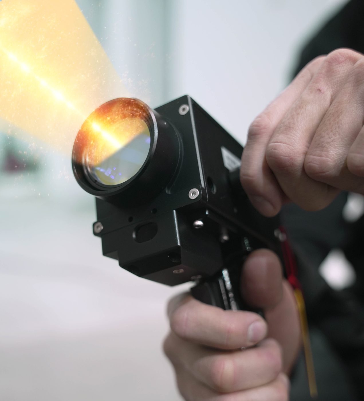 Maletín de transporte FUSOR Laser Clean con etiquetas de seguridad